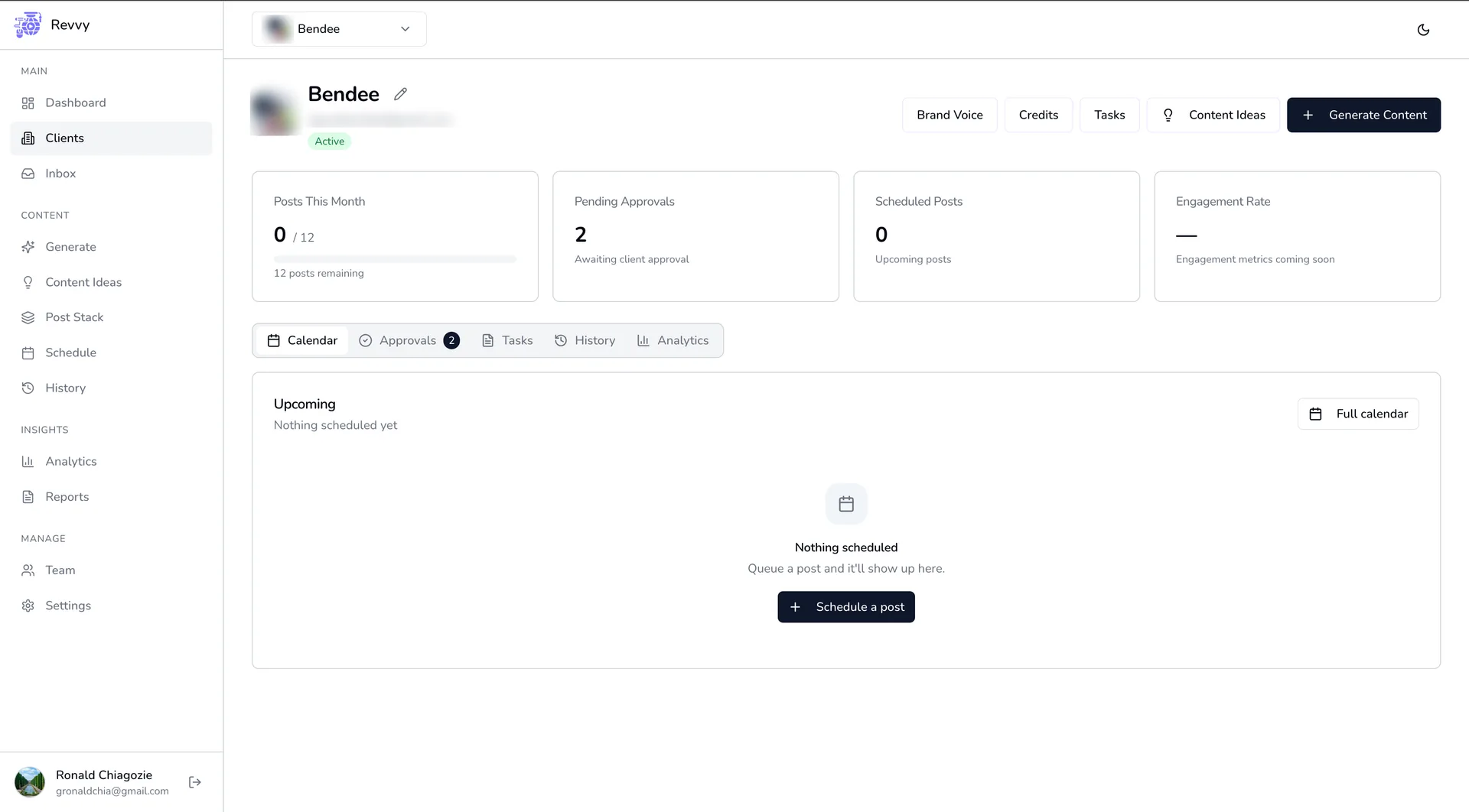 Client detail: monthly post quota, pending approvals, and tabs for calendar, approvals, tasks, history, and analytics.